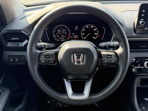 Used 2025 Honda Pilot Touring image 16