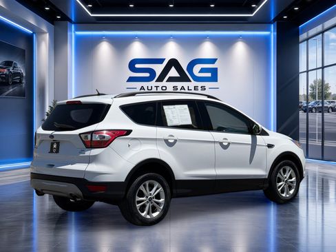 Used 2018 Ford Escape SE FWD image 4