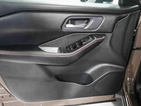 Used 2025 Nissan Rogue SV image 21