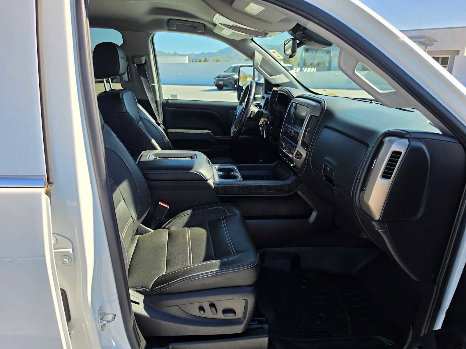 Used 2016 GMC Sierra 2500 Denali w/ Duramax Plus Package AWD/4WD image 10