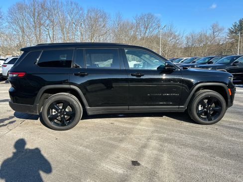 Used 2025 Jeep Grand Cherokee L Limited w/ Black Appearance Package image 3