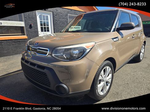 Used 2015 Kia Soul + image 1