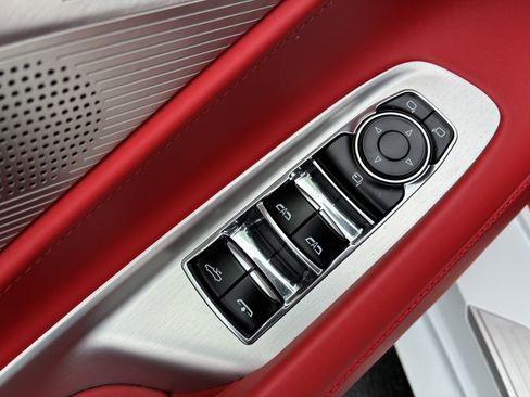 Used 2025 Chevrolet Corvette Stingray Premium Conv w/ Z51 Performance Package RWD image 19