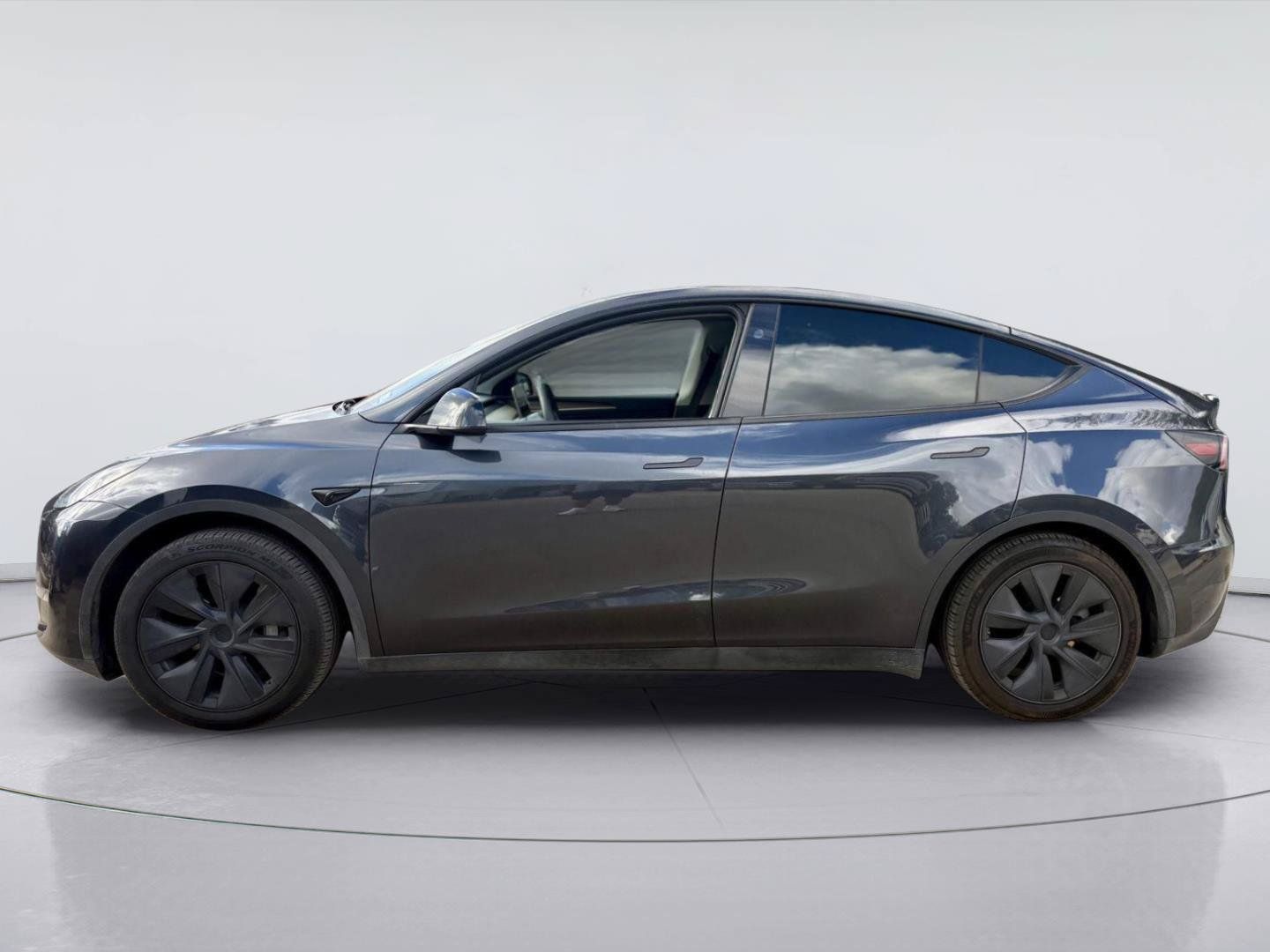 Used 2025 Tesla Model Y Long Range AWD/4WD image 4