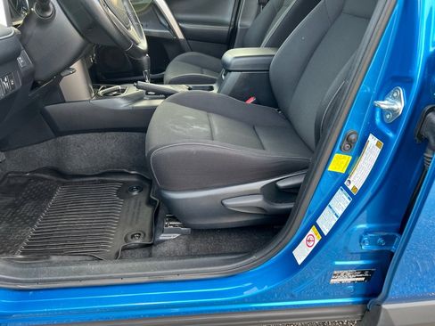 Used 2018 Toyota RAV4 XLE w/ Plus Extra Value Package image 8