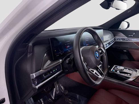 Used 2025 BMW i7 eDrive50 w/ M Sport Package image 23