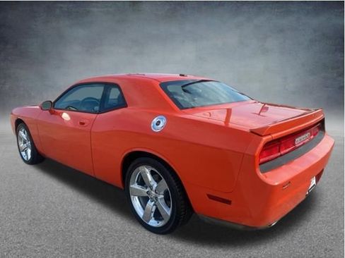 Used 2009 Dodge Challenger R/T RWD image 4