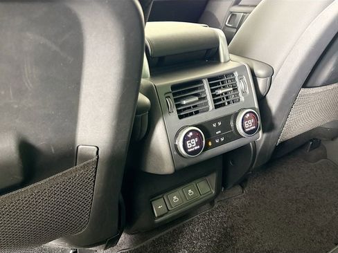 Used 2024 Land Rover Discovery S image 16