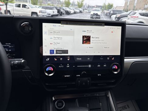 Used 2025 Lexus GX 550 image 23