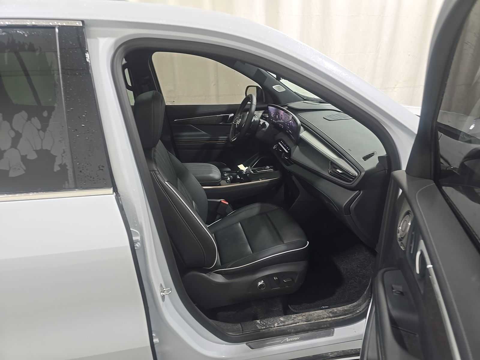 Used 2026 Buick Enclave Avenir w/ LPO, Floor Liner Package AWD/4WD image 12