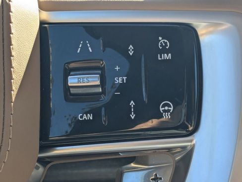 Used 2024 Land Rover Range Rover Long Wheelbase Autobiography image 12