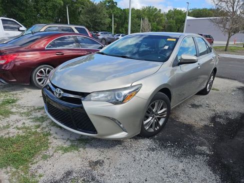 Used 2016 Toyota Camry SE FWD image 2