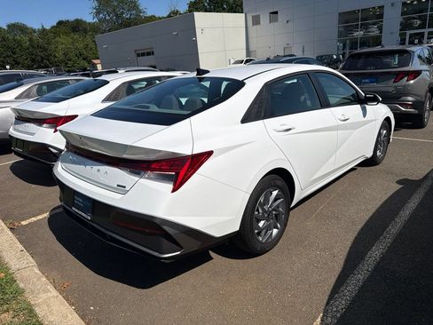 Certified 2025 Hyundai Elantra Hybrid FWD image 3