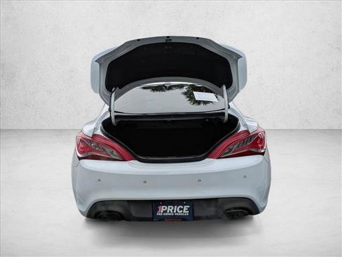 Used 2015 Hyundai Genesis 3.8 image 7