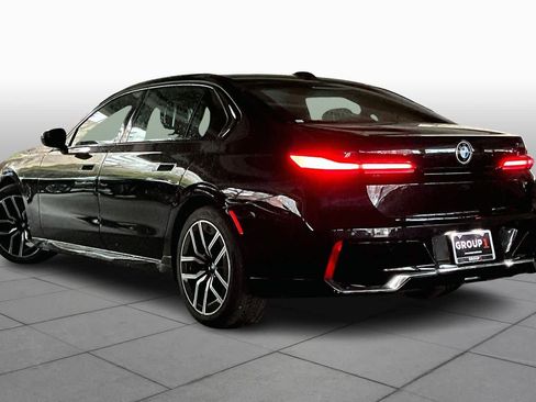 Used 2025 BMW 740i image 11