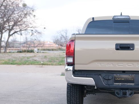 Used 2019 Toyota Tacoma SR5 image 10