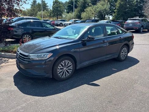 Used 2021 Volkswagen Jetta SE FWD image 2