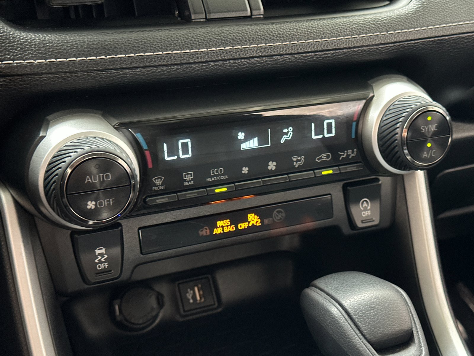 Used 2025 Toyota RAV4 XLE AWD/4WD image 18