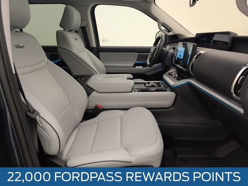 Used 2025 Ford Expedition Platinum w/ Platinum Ultimate Package AWD/4WD image 15