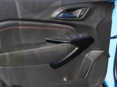 Used 2024 Chevrolet Trax RS w/ Sunroof Package image 17