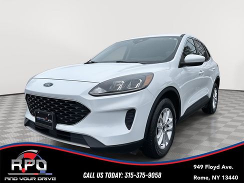 Used 2020 Ford Escape SE image 1