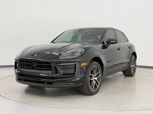 Certified 2025 Porsche Macan AWD/4WD image 1