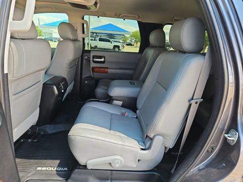 Used 2020 Toyota Sequoia Platinum AWD/4WD image 21