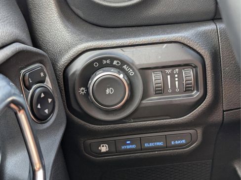 Used 2021 Jeep Wrangler Unlimited Sahara w/ Safety Group AWD/4WD image 40