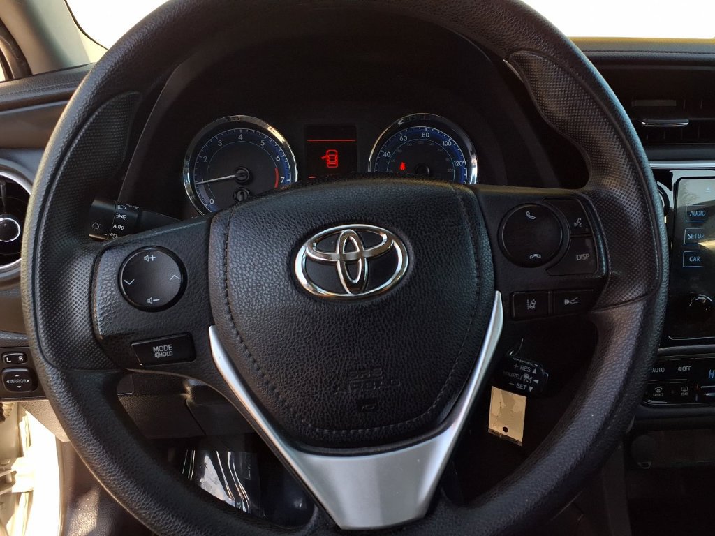 Certified 2018 Toyota Corolla LE FWD image 15