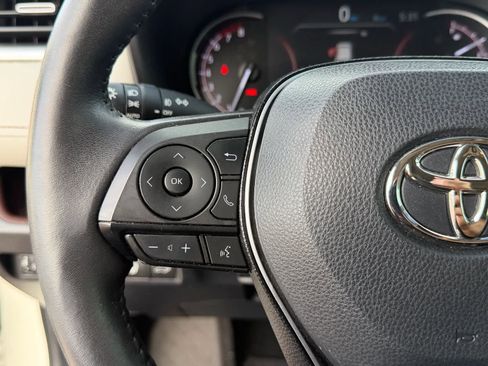 Used 2019 Toyota RAV4 Limited w/ Cold Weather Package FWD image 11