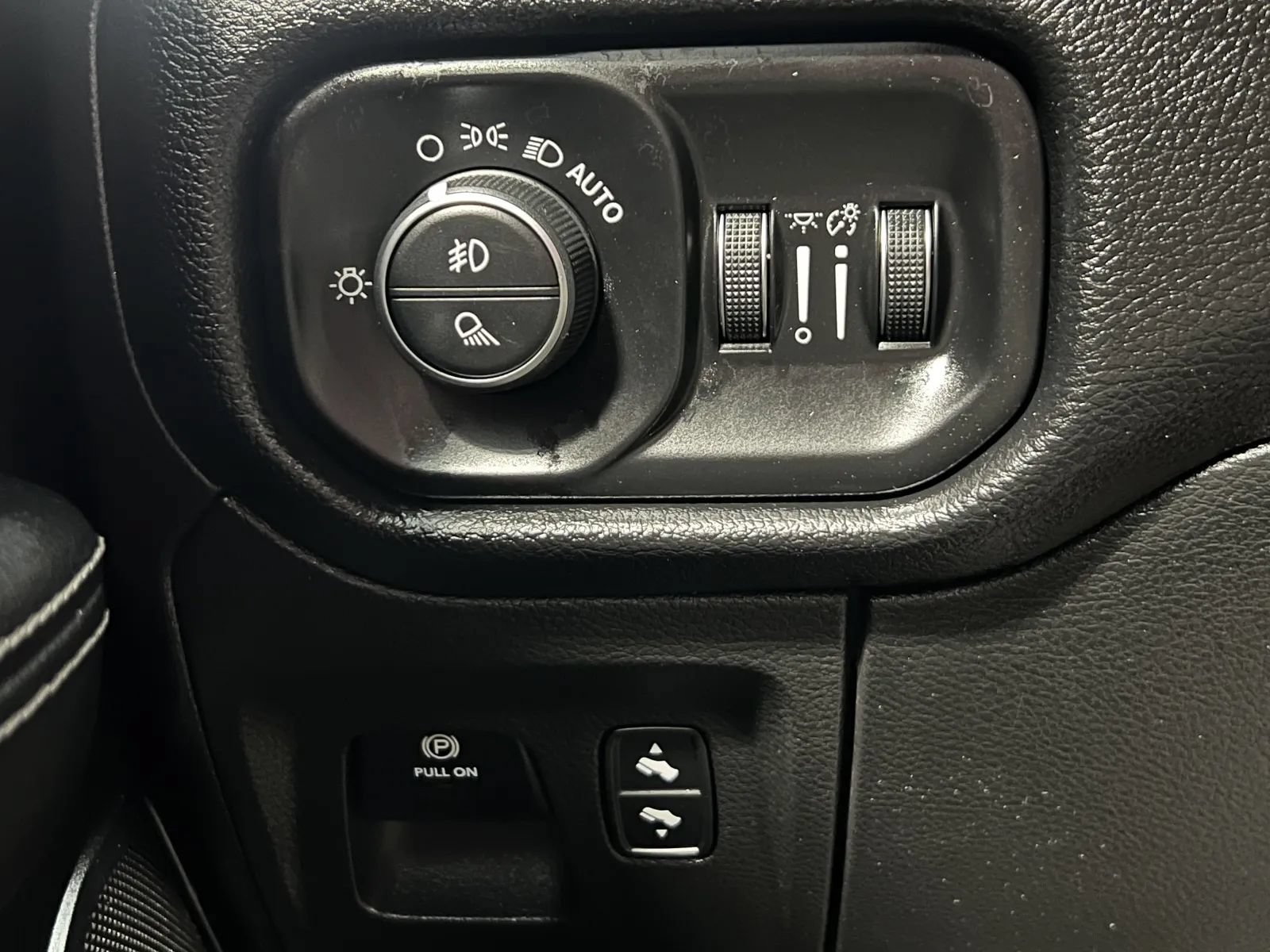 Used 2020 RAM 1500 Laramie AWD/4WD image 15