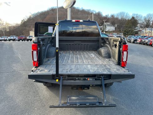 Certified 2022 Ford F250 Lariat w/ Black Appearance Package image 15