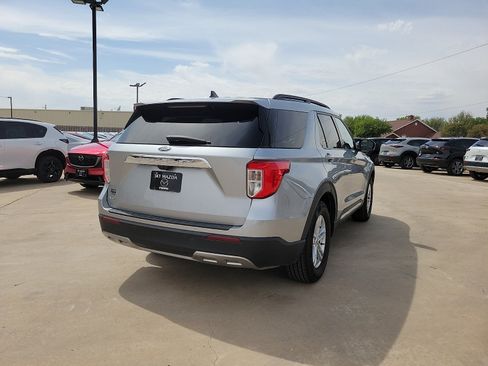Used 2024 Ford Explorer XLT w/ Equipment Group 202A RWD image 7