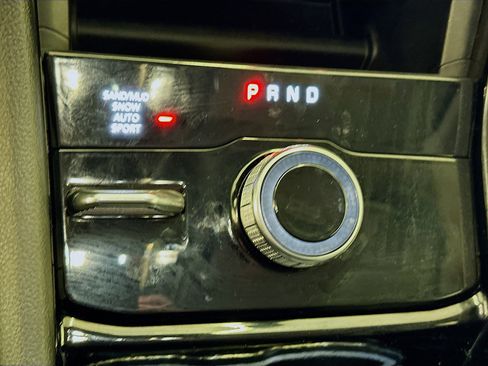 Used 2023 Jeep Grand Cherokee Limited w/ Black Appearance Package image 25