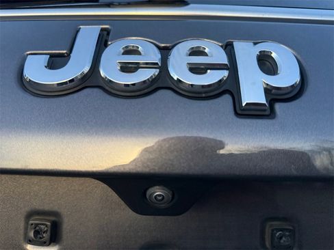 Used 2024 Jeep Compass Limited image 17