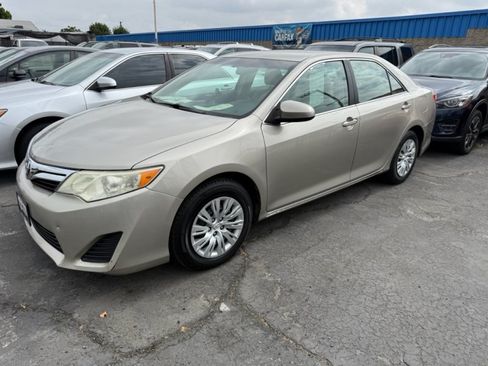 Used 2013 Toyota Camry LE FWD image 2