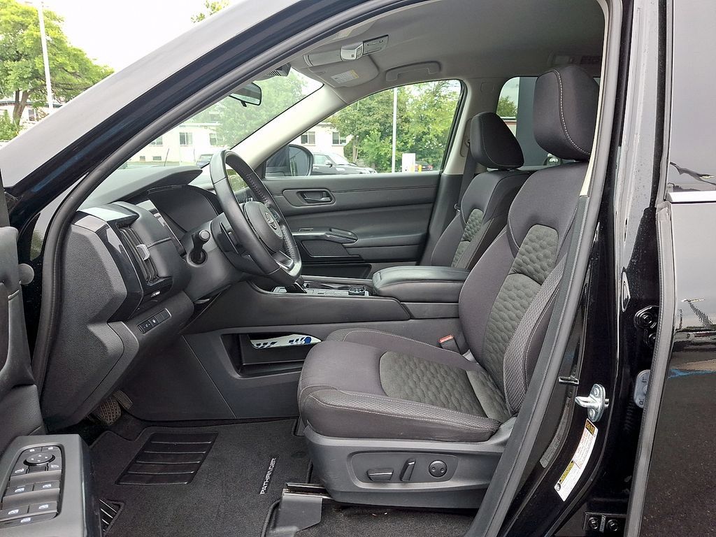 Used 2024 Nissan Pathfinder SV AWD/4WD image 15