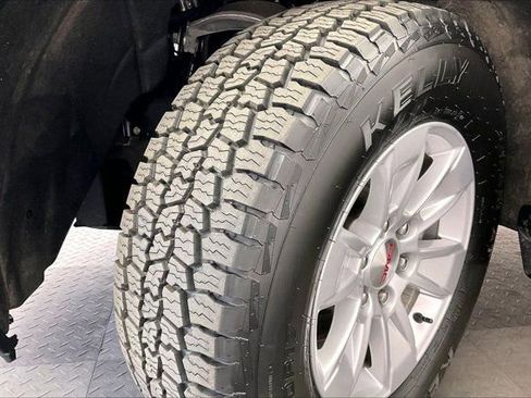 Used 2024 GMC Sierra 1500 SLE image 33