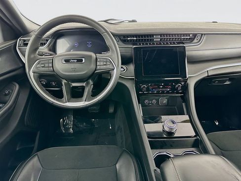 Certified 2024 Jeep Grand Cherokee Altitude image 32