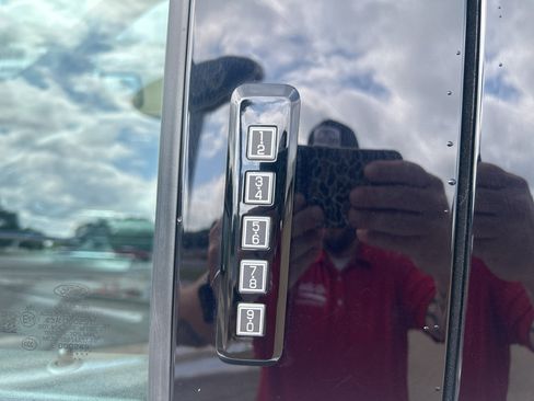 Used 2023 Ford F150 Raptor AWD/4WD image 16
