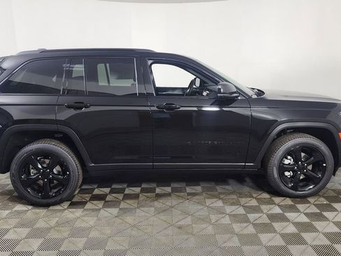 New 2025 Jeep Grand Cherokee Limited w/ Black Appearance Package image 9