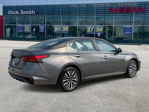 Used 2025 Nissan Altima 2.5 SV image 6