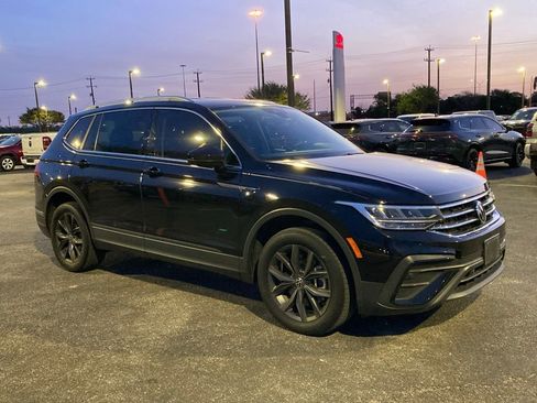 Used 2022 Volkswagen Tiguan SE image 3