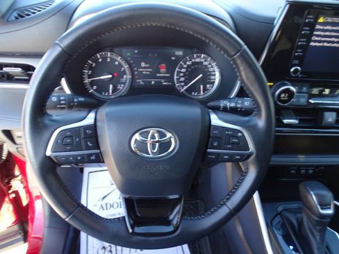 Used 2020 Toyota Highlander XLE image 16