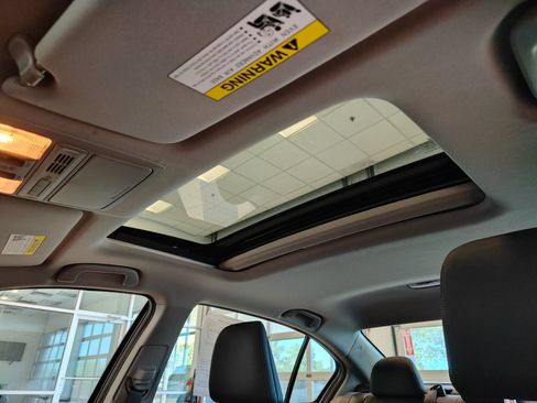 Used 2017 Honda Accord Touring image 10
