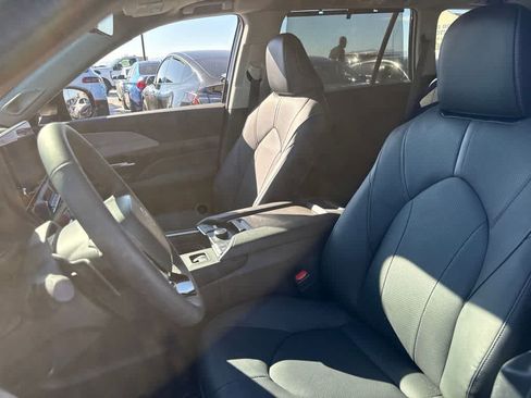 Used 2026 Toyota Grand Highlander AWD image 12