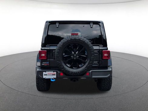 Used 2022 Jeep Wrangler Unlimited Sahara AWD/4WD image 3