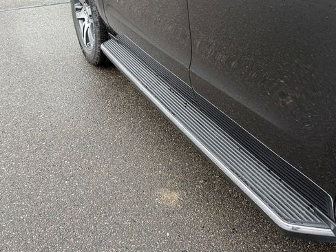 Used 2023 Ford Expedition Limited image 5