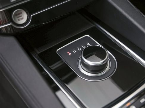 Used 2019 Jaguar F-PACE Prestige image 27