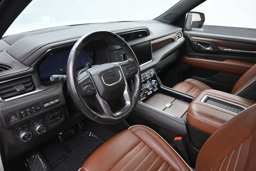 Used 2023 GMC Yukon Denali Ultimate AWD/4WD image 18